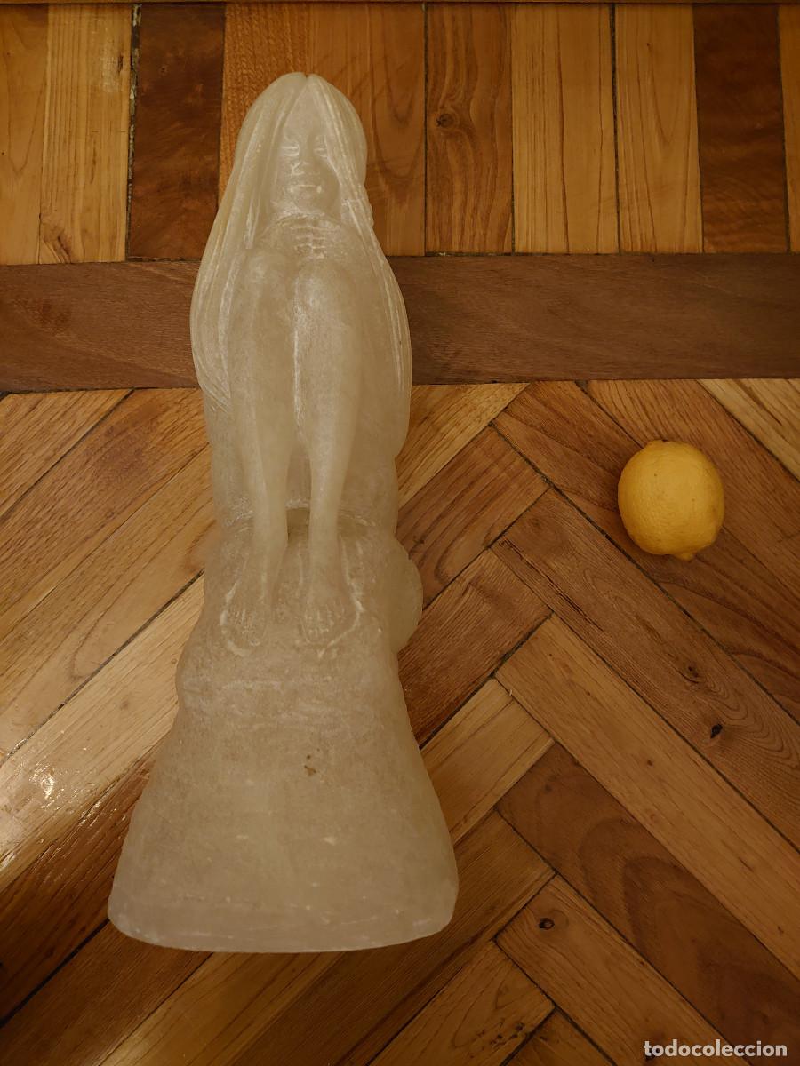 Vintage: Figura de piedra mujer.
