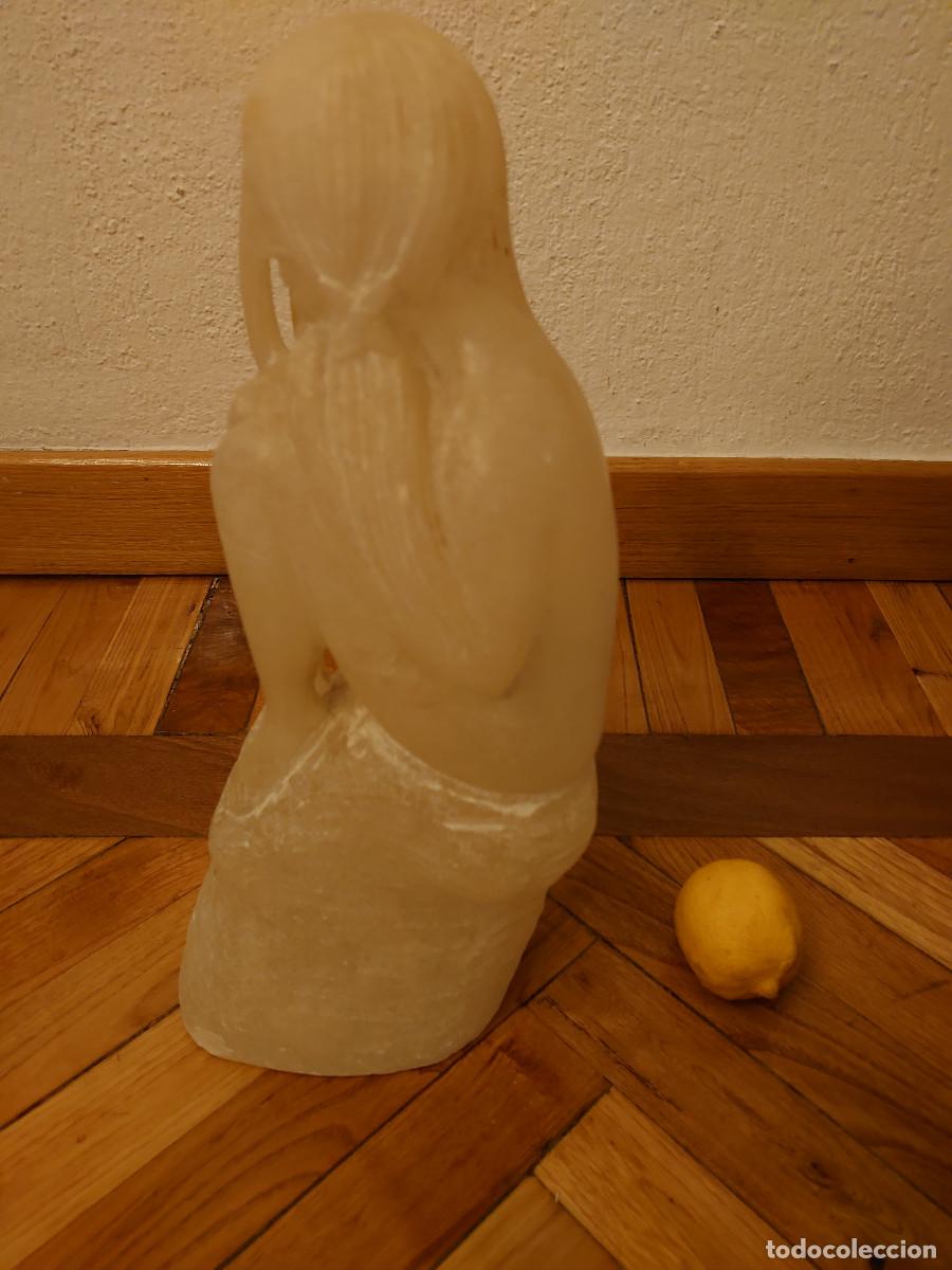 Vintage: Figura de piedra mujer. - Foto 2