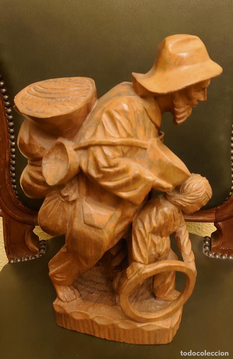 Vintage: Figura de madera tallada de anciano. - Foto 6