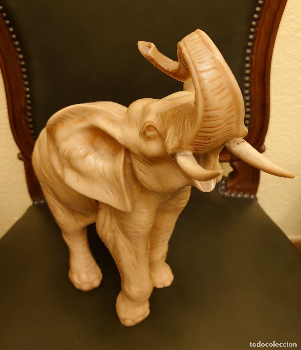 Vintage: Elefante de resina grande.