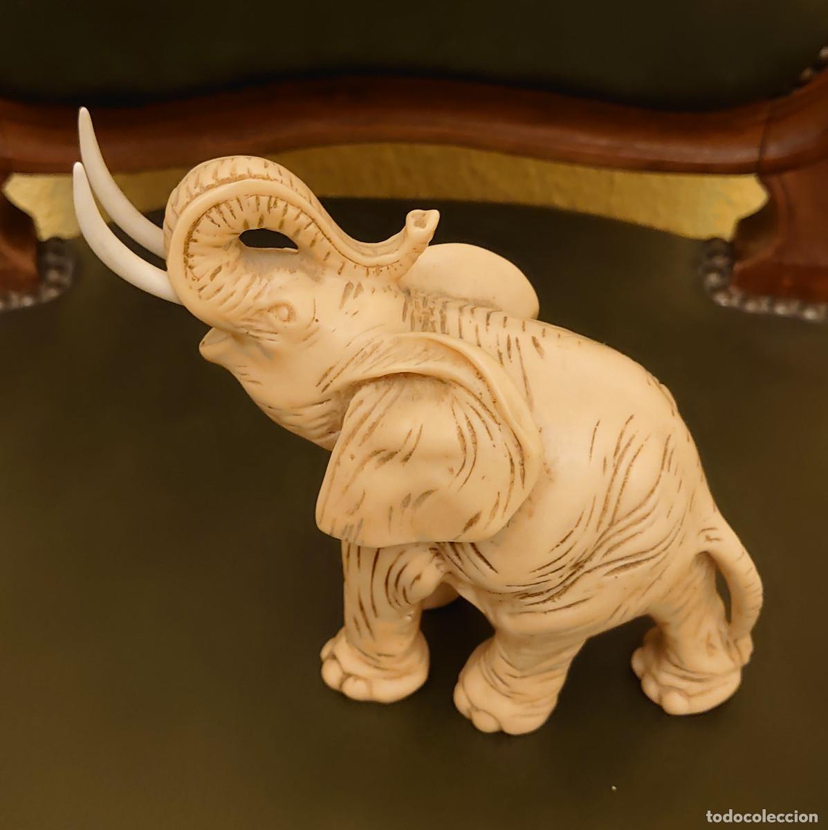 Vintage: Elefante de resina peque&ntilde;o.