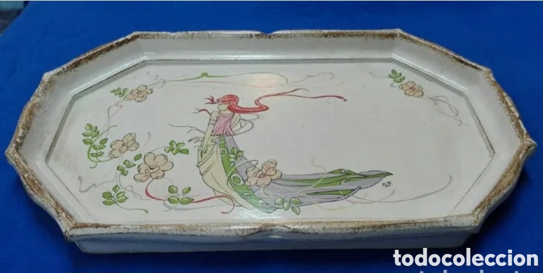 Vintage: Bandeja madera decapada con el dibujo de una mujer y unas flores hecho a mano