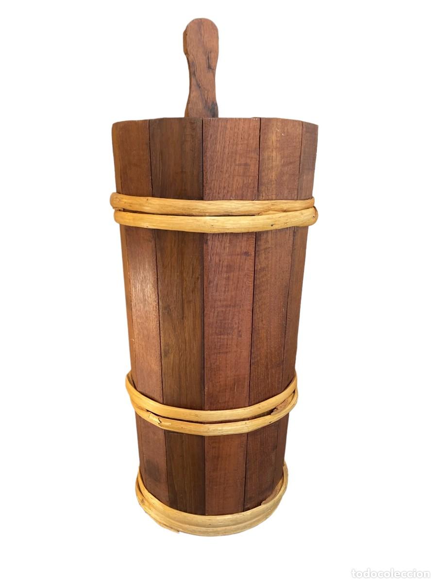 Vintage: Parag&uuml;ero de madera. Siglo XX. 65 cm.