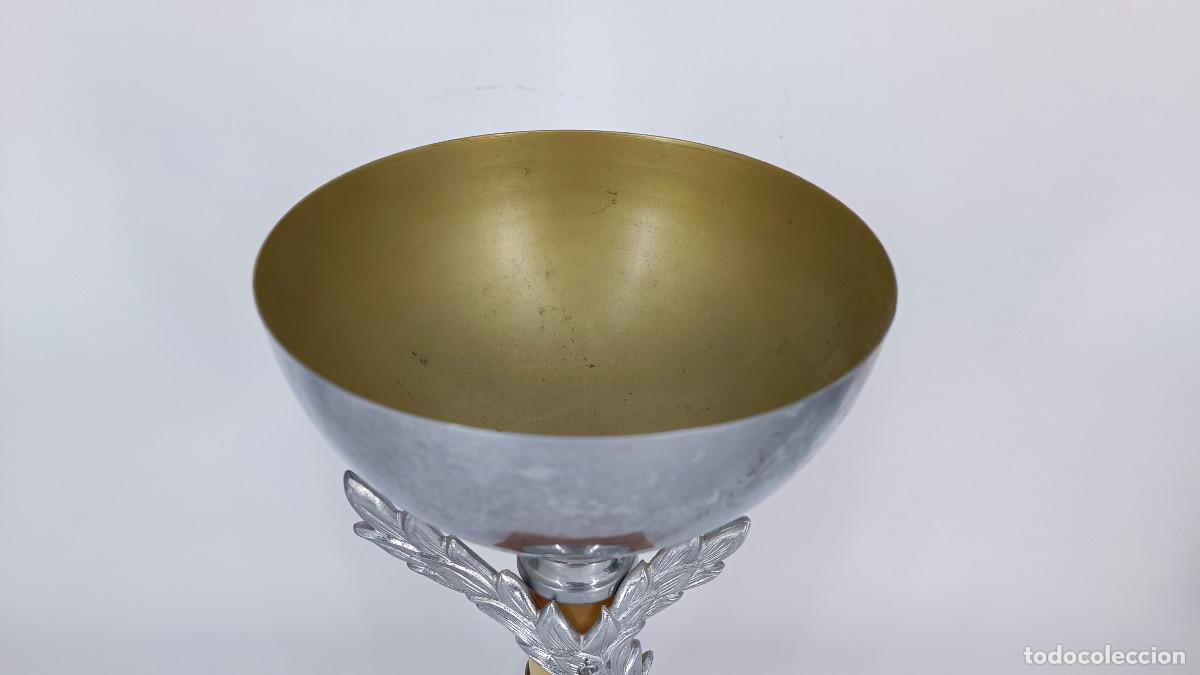 Vintage: Trofeo de metal en base de m&aacute;rmol - Foto 2