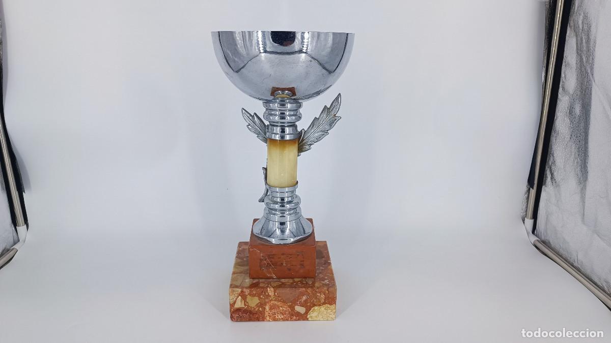 Vintage: Trofeo de metal en base de m&aacute;rmol - Foto 6