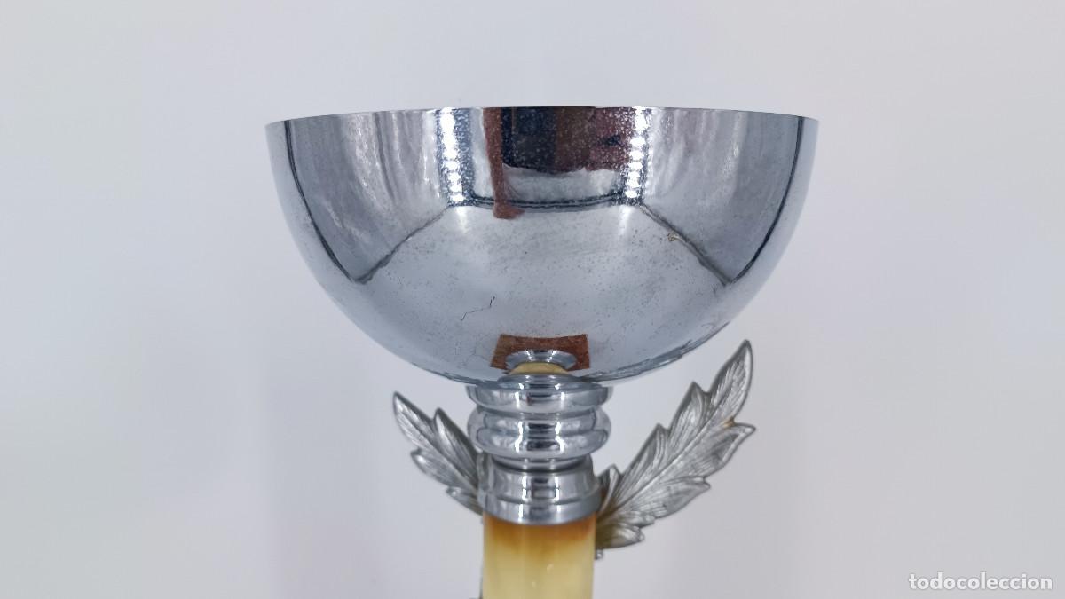 Vintage: Trofeo de metal en base de m&aacute;rmol - Foto 7