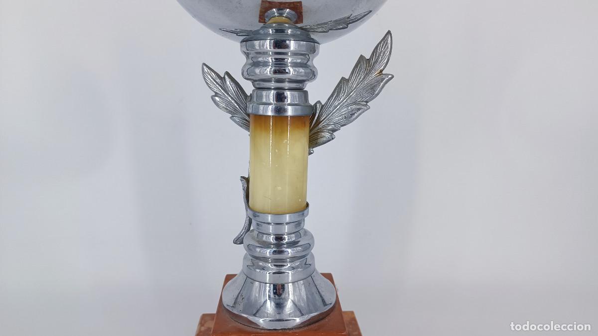 Vintage: Trofeo de metal en base de m&aacute;rmol - Foto 8