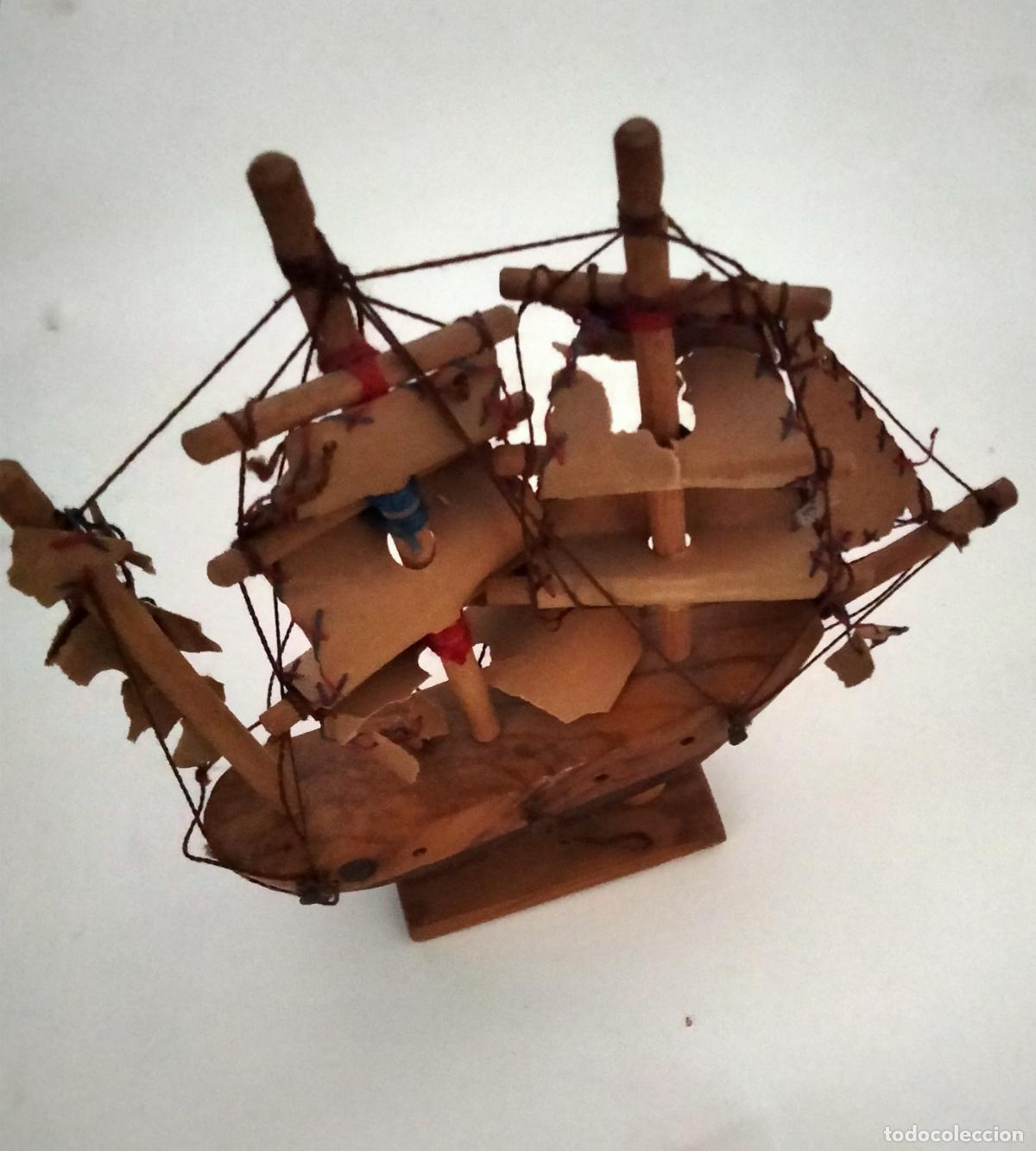 Vintage: Barco de madera y papel