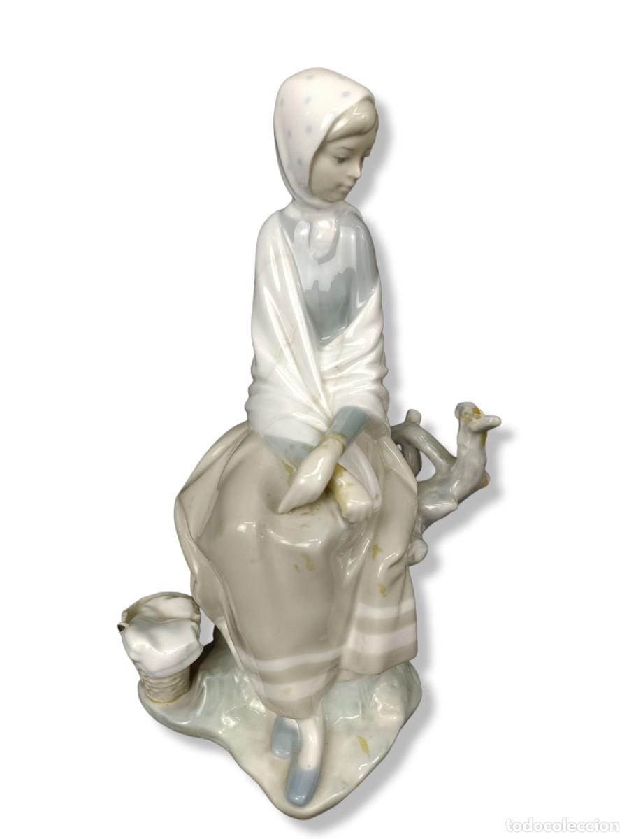 Vintage: Mujer mirando de `Lladr&oacute;&acute;