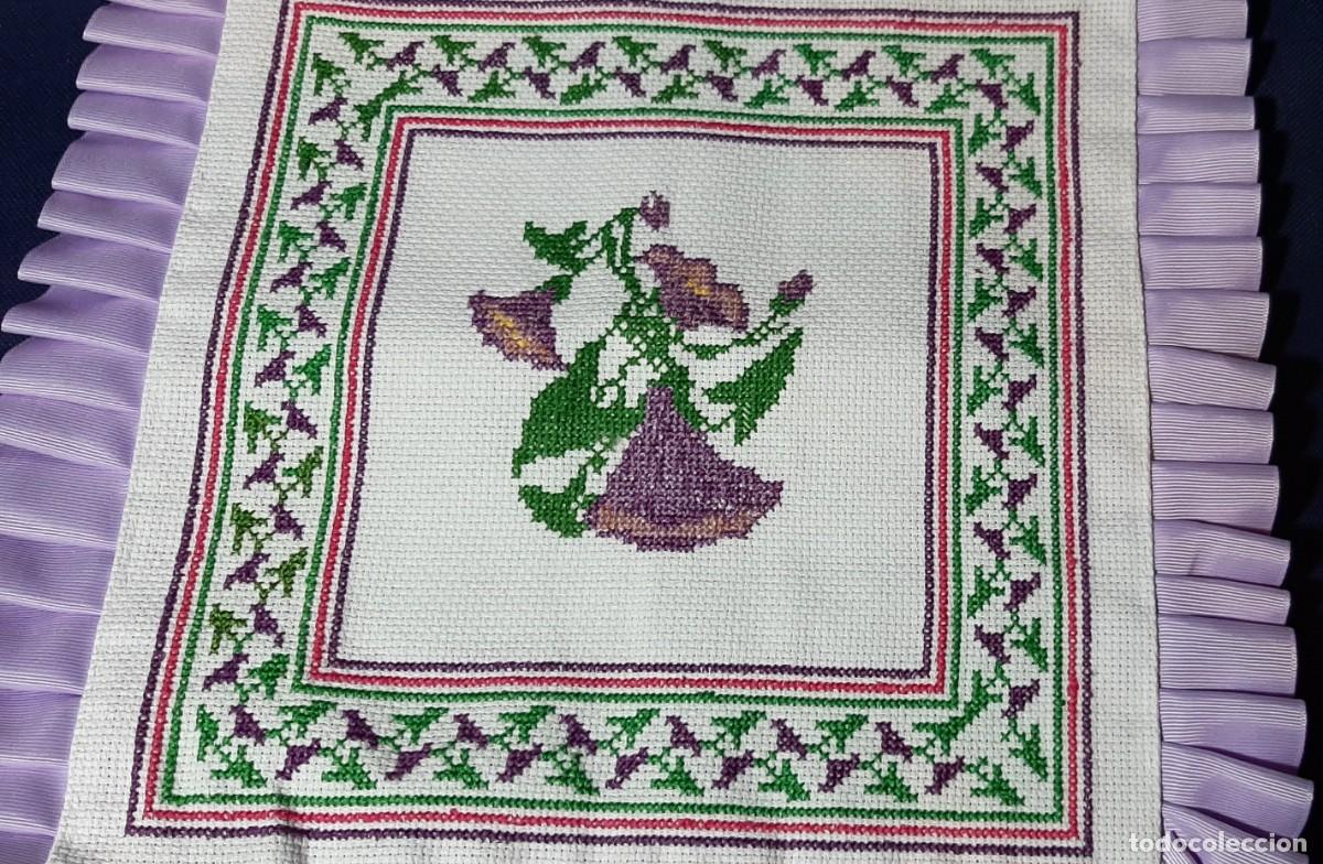 Vintage: Funda coj&iacute;n violeta en petit point - Foto 2