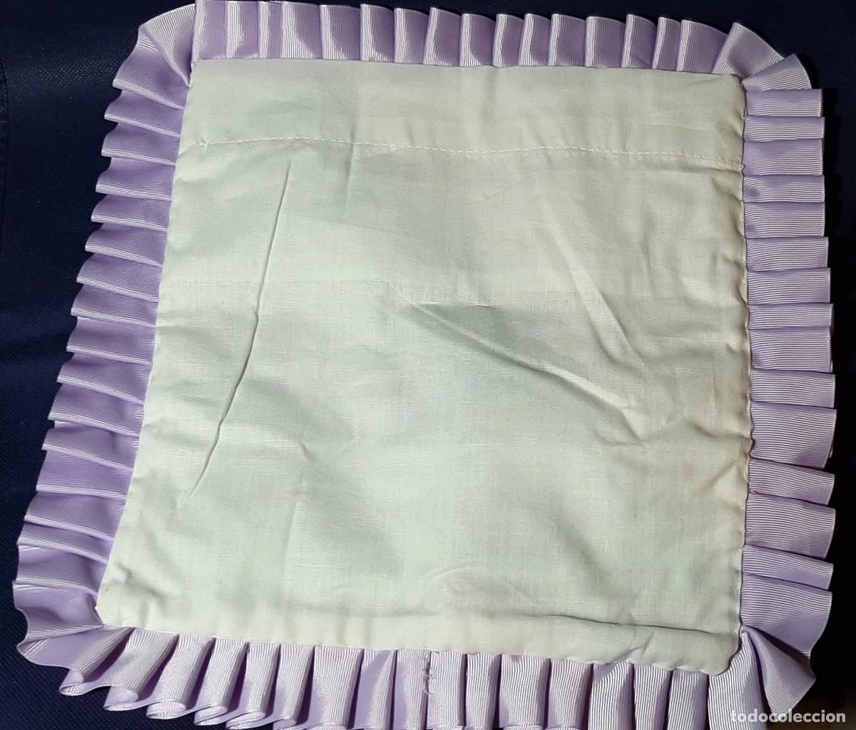 Vintage: Funda coj&iacute;n violeta en petit point - Foto 3