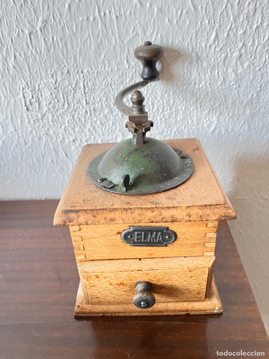 Molinillo de caf&eacute; antiguo de madera