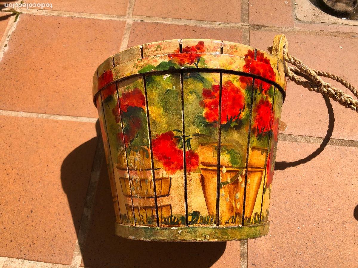 Vintage: cubo con agujeros de madera decorado a mano 26 cm x 20 cm