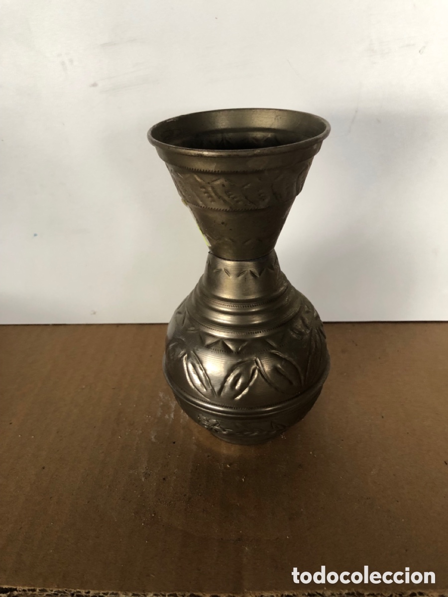 Vintage: Florero de metal - Foto 1