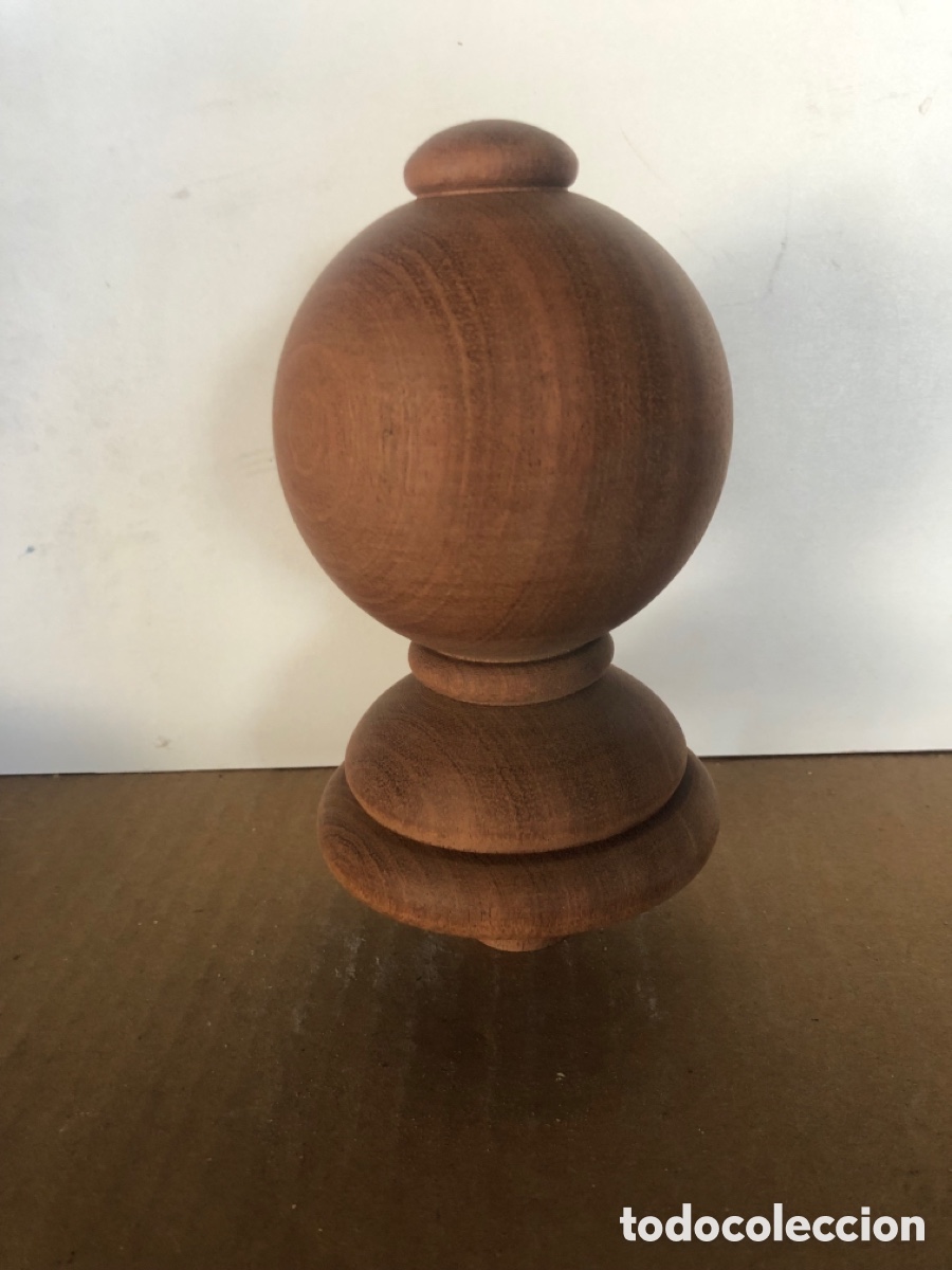 Vintage: Remate de escalera en madera de sapelli - Foto 1