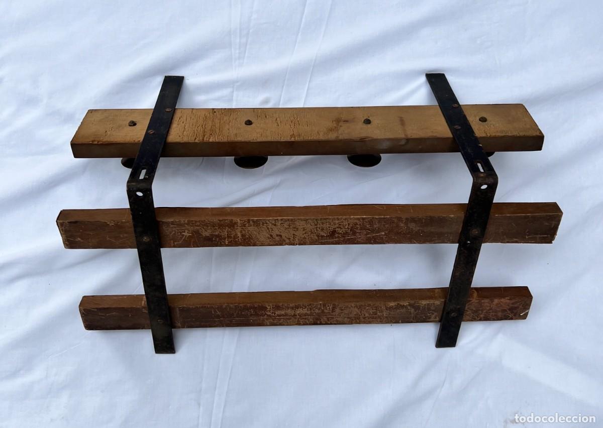 Vintage: Colgador de madera con estante - Foto 2
