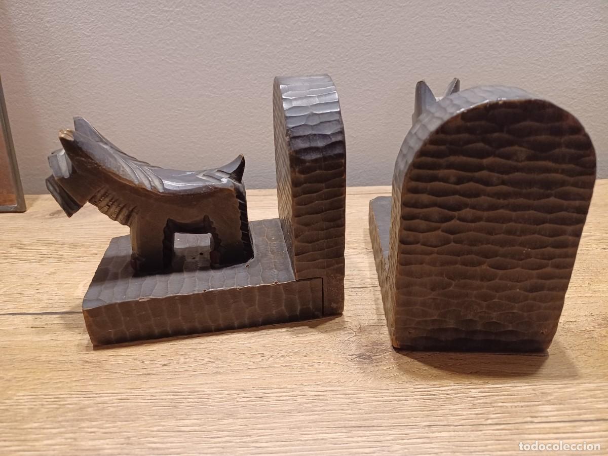 Vintage: Sujeta libros de madera figuras de perros. - Foto 4