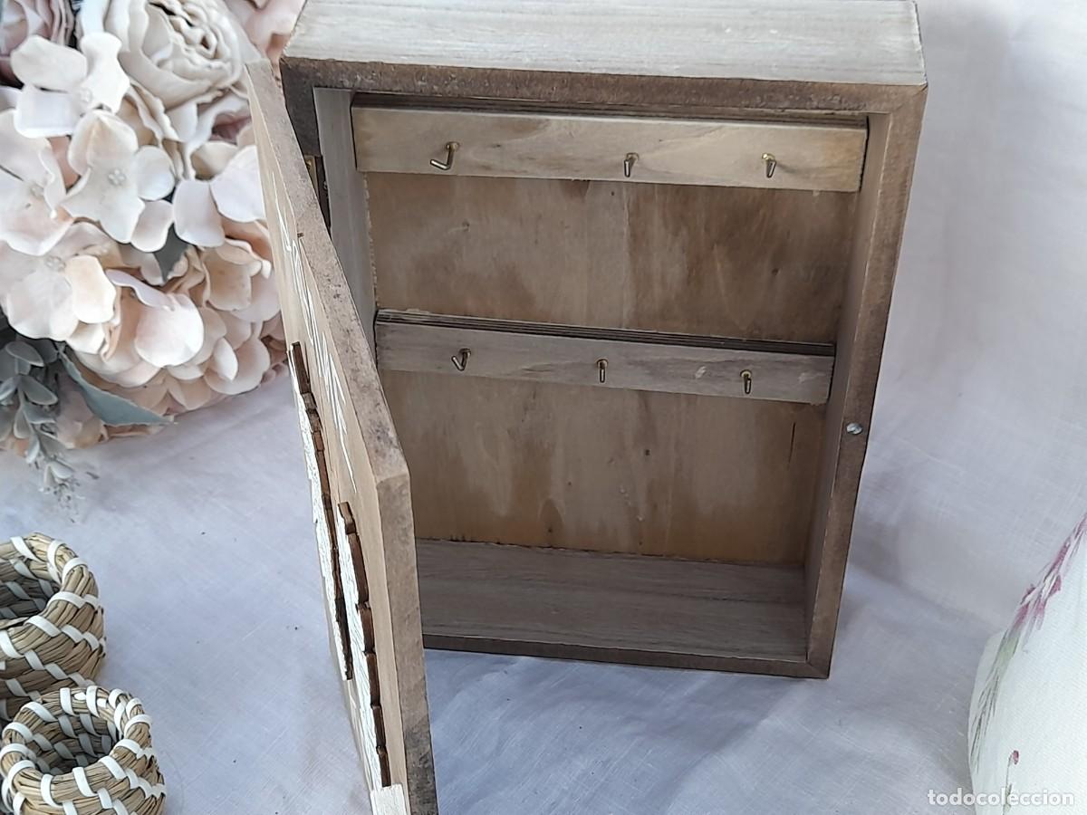 Vintage: Caja de madera para llaves - Foto 3