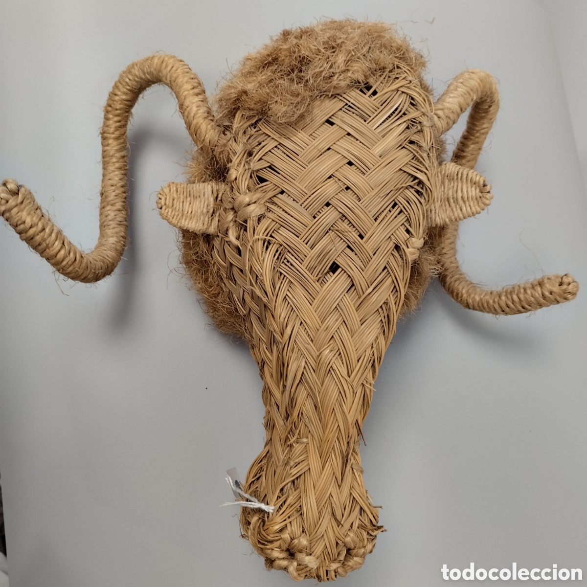 Vintage: Cabeza de carnero falso trofeo en rat&aacute;n o mimbre. Estilo boho. 31x30 aprox