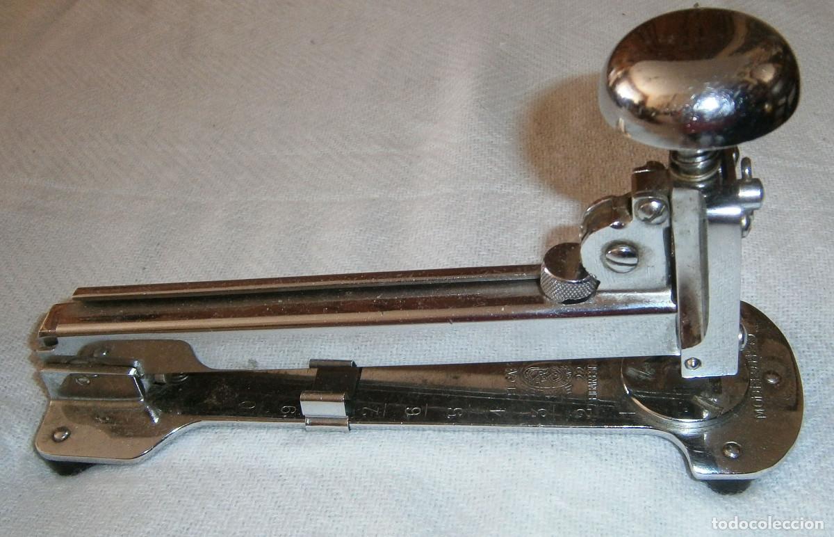 Vintage: grapadora de metal de la casa el casco de Eibar modelo n&ordm; 45 - Foto 1