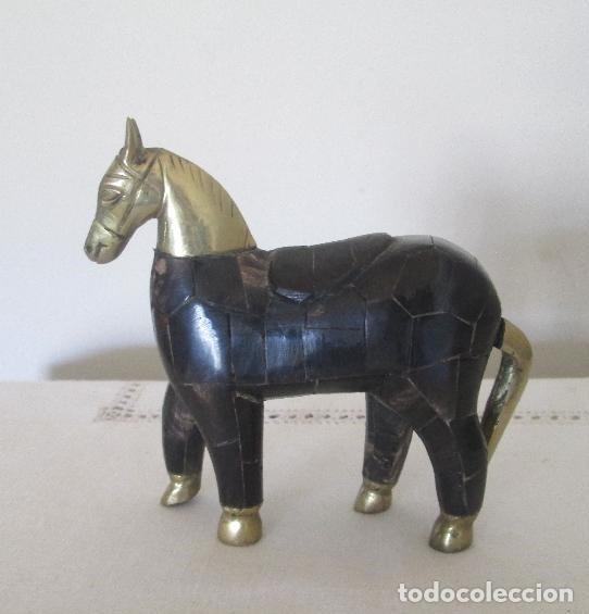 Vintage: Caballo en bronce y pasta imitando hueso - Foto 1
