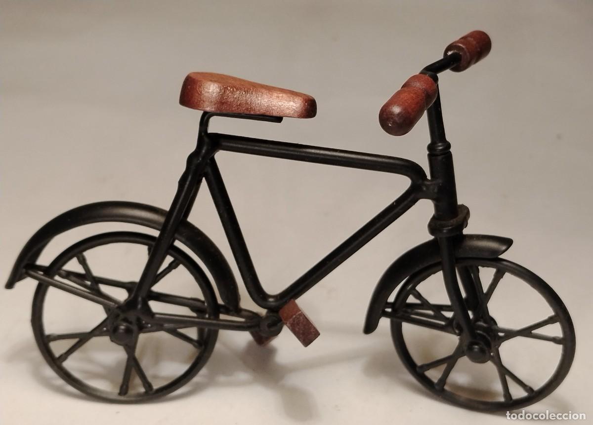 Vintage: BICICLETA DE PASEO EN MINIATURA. HIERRO Y MADERA. ARTESANAL.