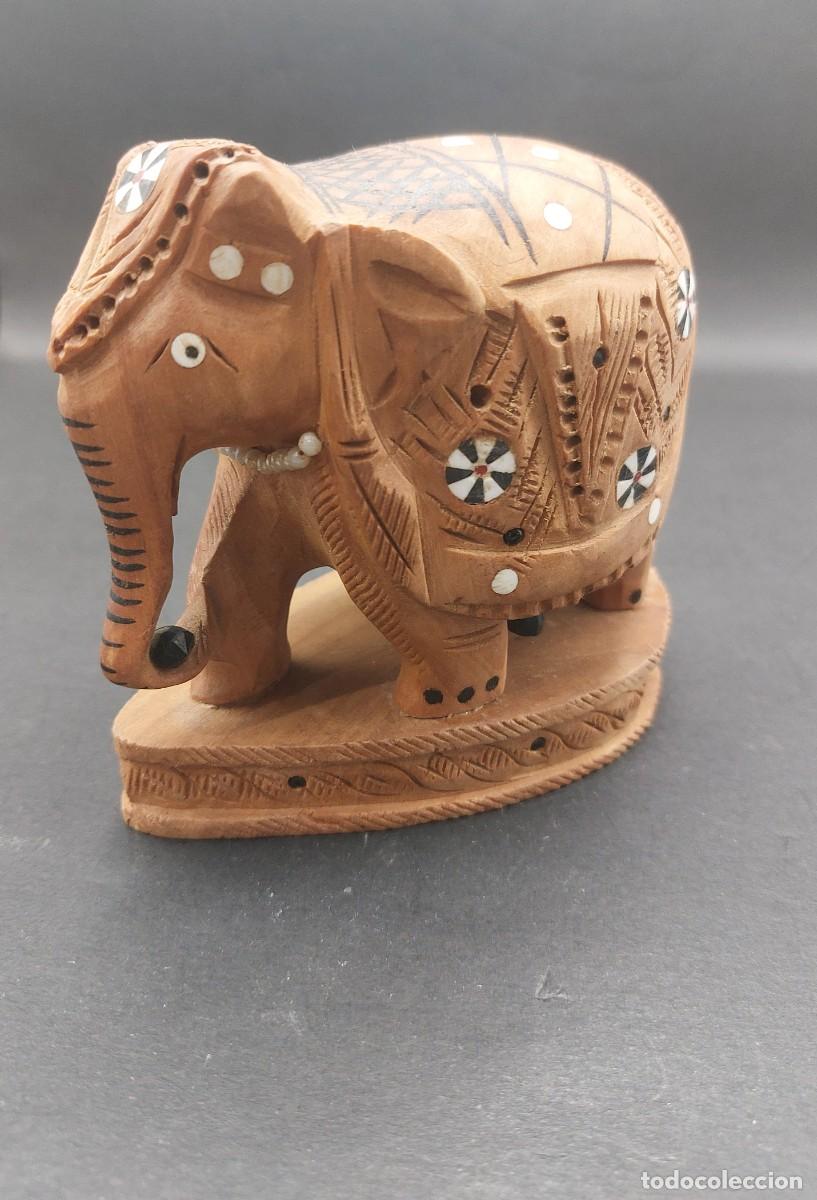 Vintage: ELEFANTE DE MADERA HECHO A MANO CON INCRUSTACIONES