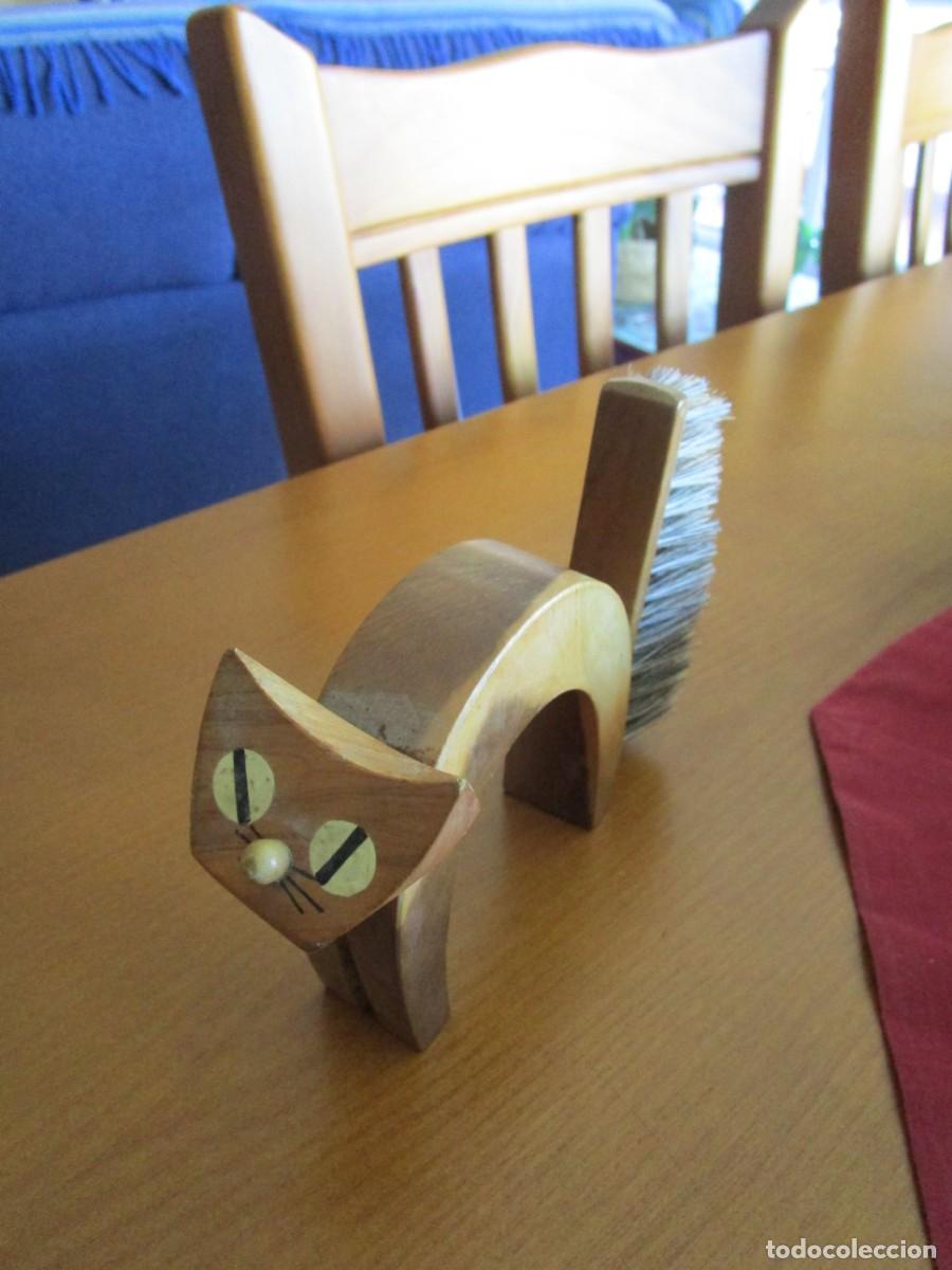 Vintage: ORIGINAL CEPILLO DE MADERA PARA LA ROPA, CON FORMA DE GATO - Foto 1