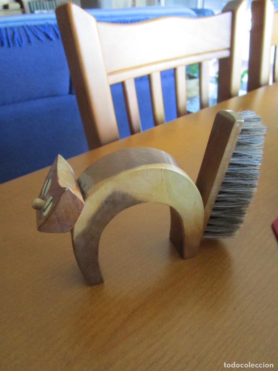 Vintage: ORIGINAL CEPILLO DE MADERA PARA LA ROPA, CON FORMA DE GATO - Foto 3