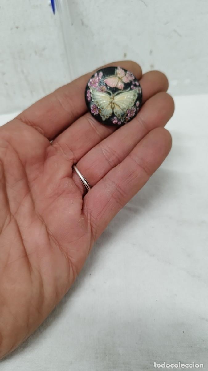 Vintage: Antiguo adorno con mariposa