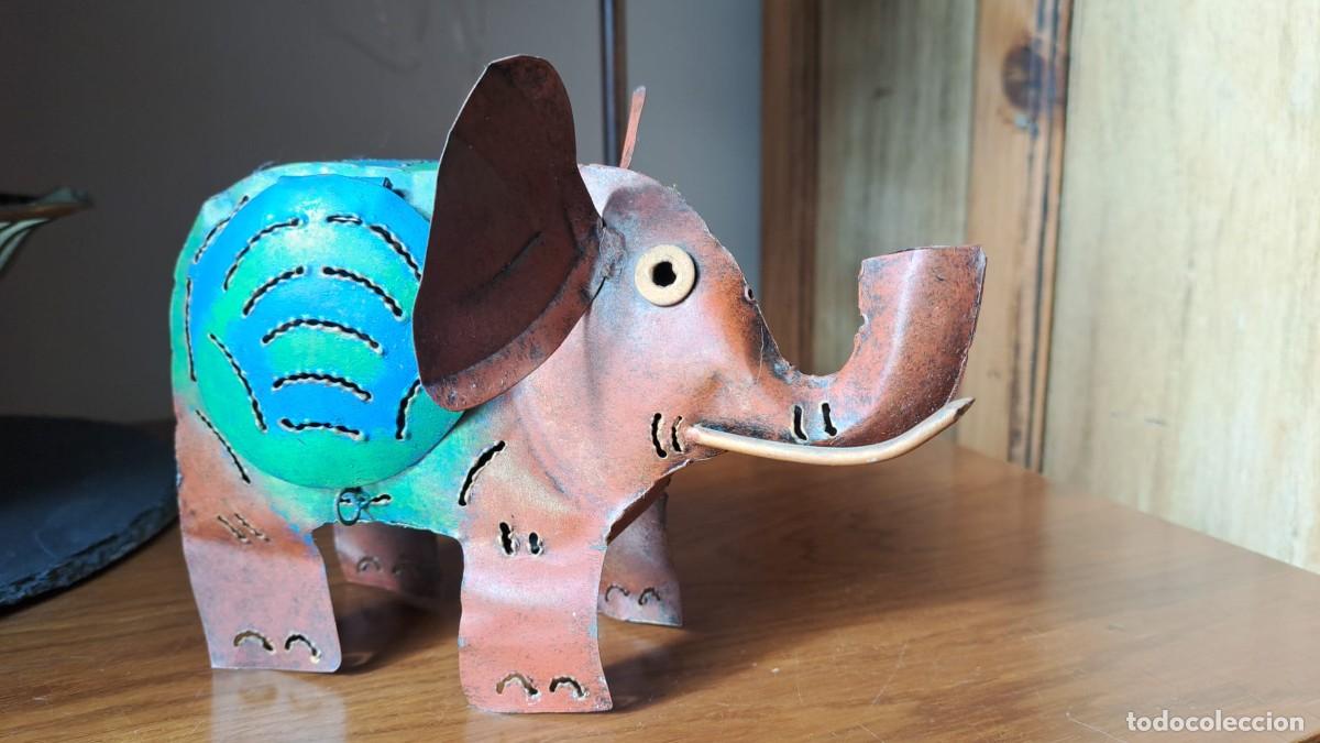 Vintage: Elefante Portavelas Hojalata