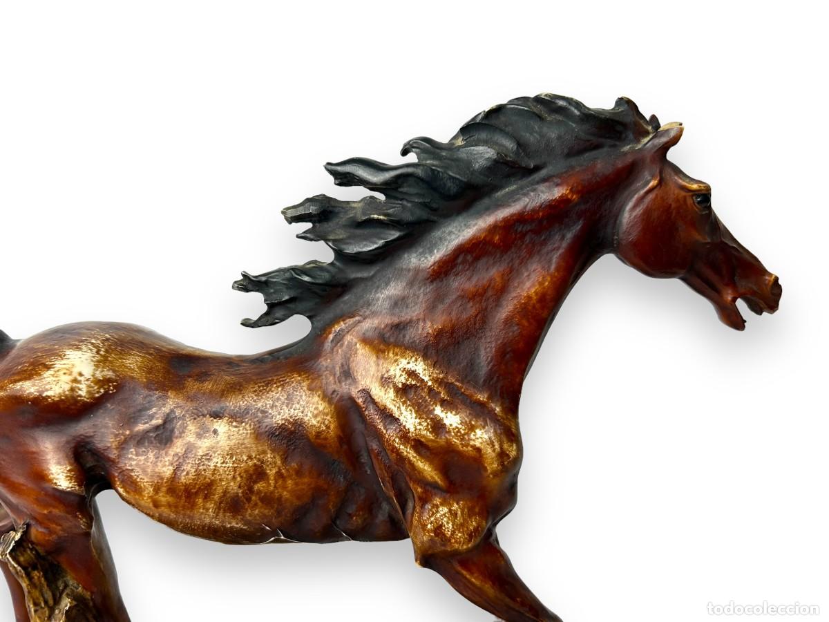 Vintage: Caballo de resina sobre base - Foto 8