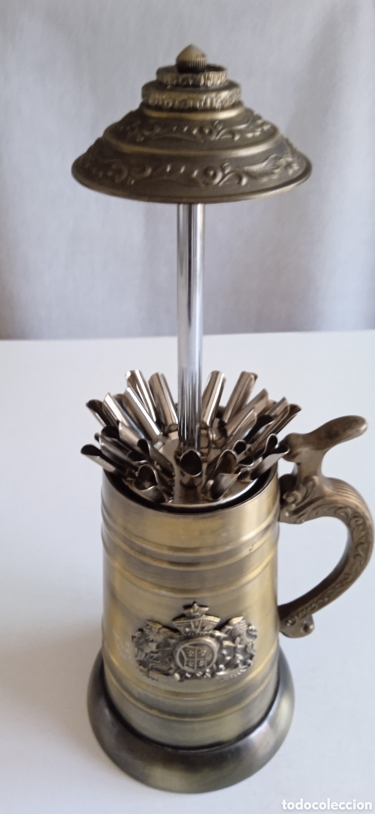 Vintage: Pitillera met&aacute;lica musical en forma de jarra para cervezas.