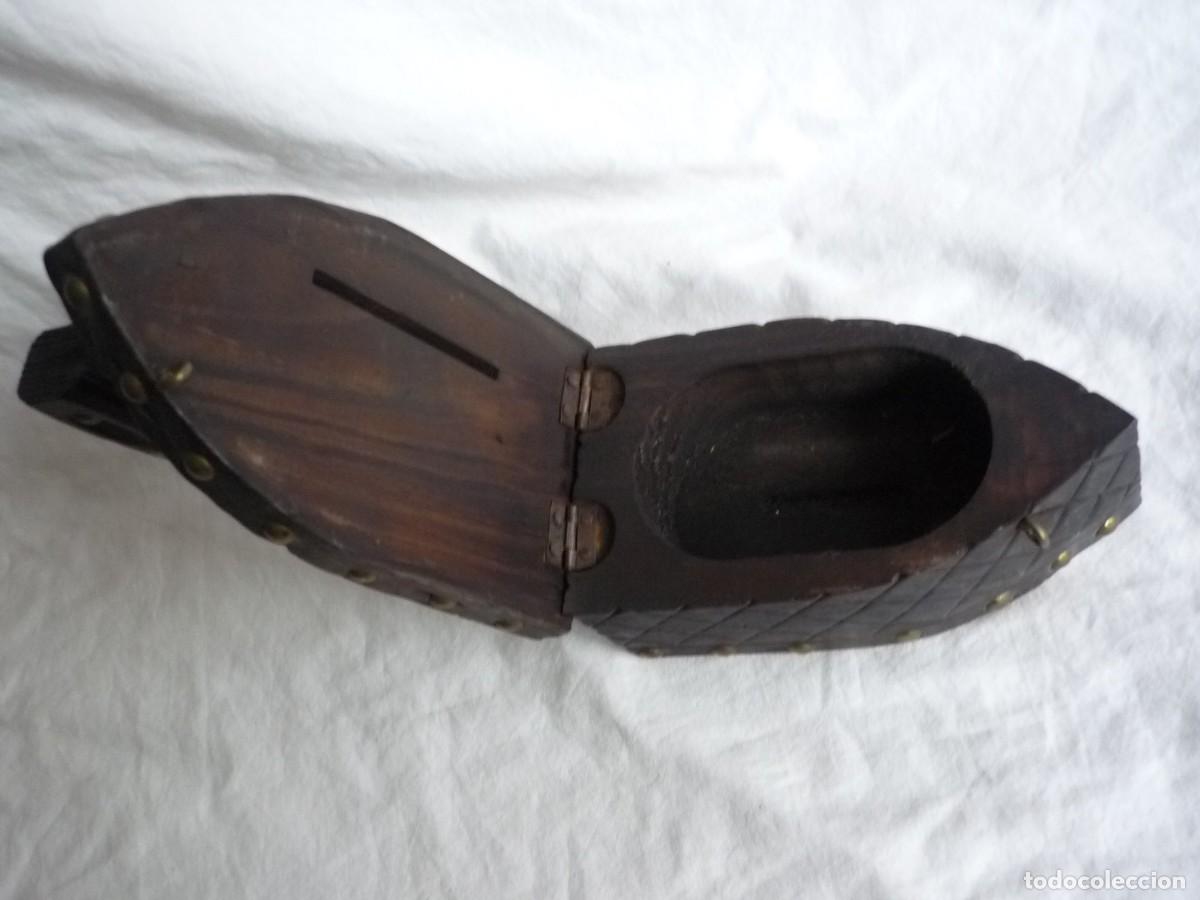 Vintage: Hucha de madera en forma de plancha, candado con llave - Foto 10