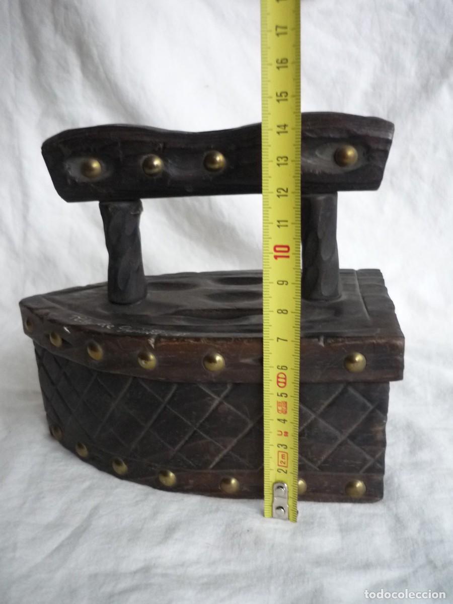 Vintage: Hucha de madera en forma de plancha, candado con llave - Foto 13