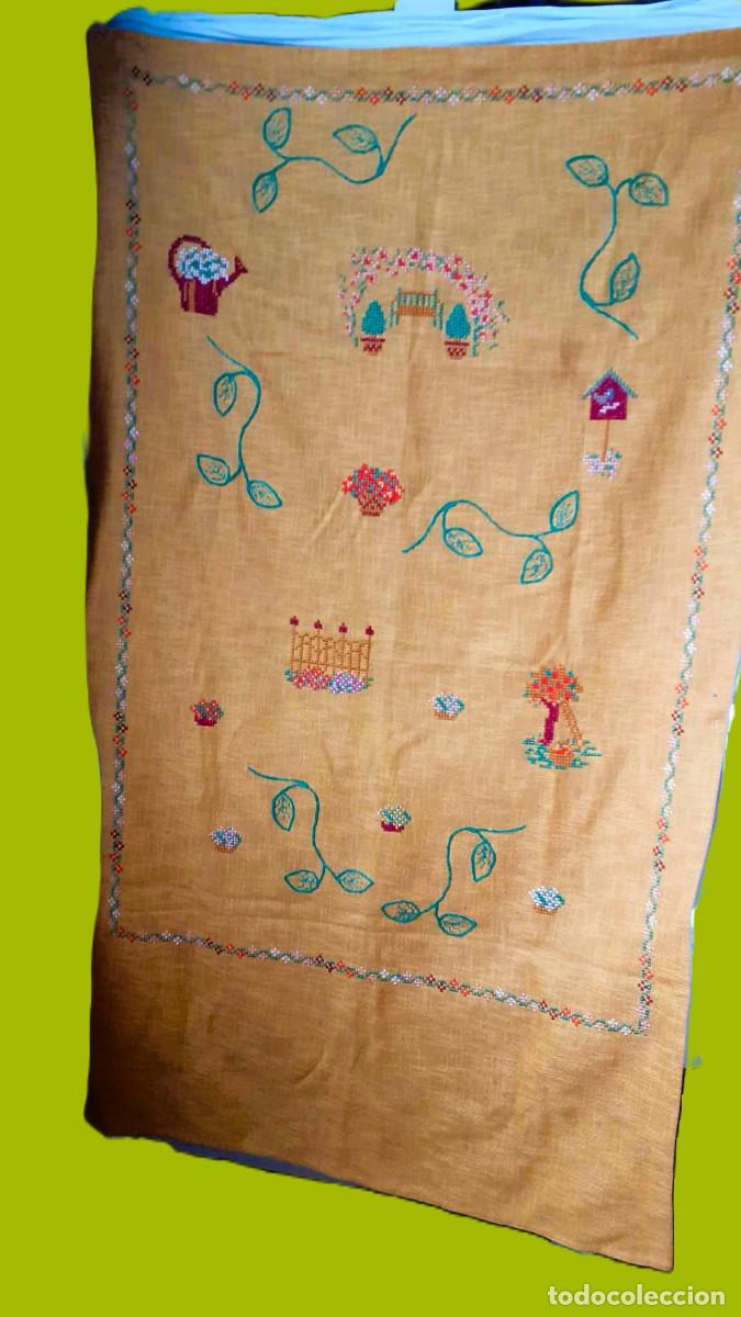 Vintage: Pa&ntilde;o algodon bordado 142 cm x 82 cm - Foto 3