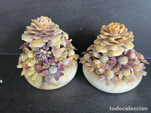 Vintage: 2 Adornos de flores en base de m&aacute;rmol - Foto 1