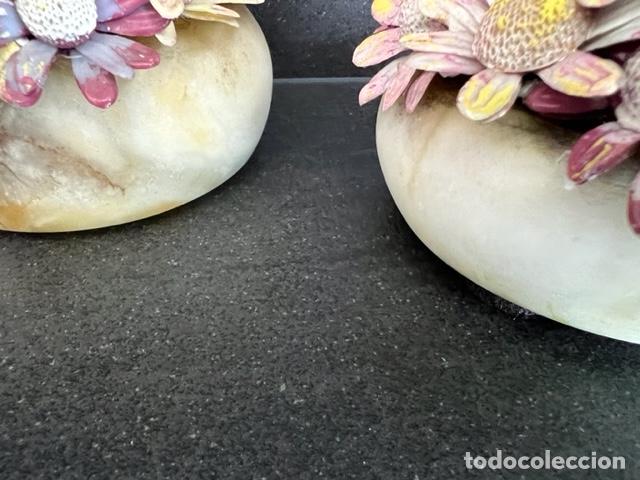 Vintage: 2 Adornos de flores en base de m&aacute;rmol - Foto 3