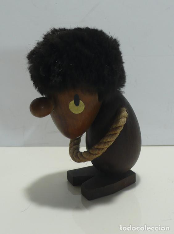 Vintage: PEQUE&Ntilde;O MU&Ntilde;ECO DE MADERA - Foto 2