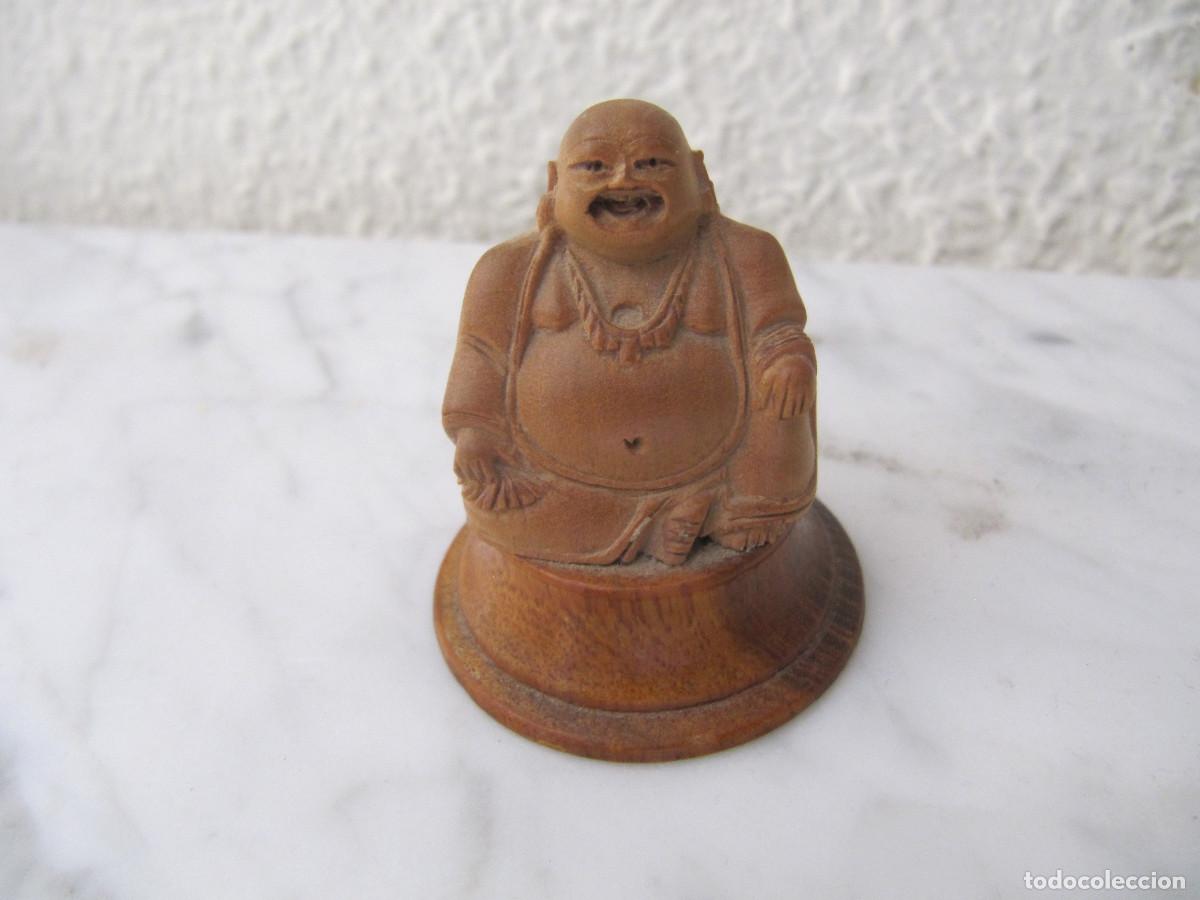 Vintage: ANTIGUO BUDA DE PLASTICO CON PEANA DE MADERA - Foto 1