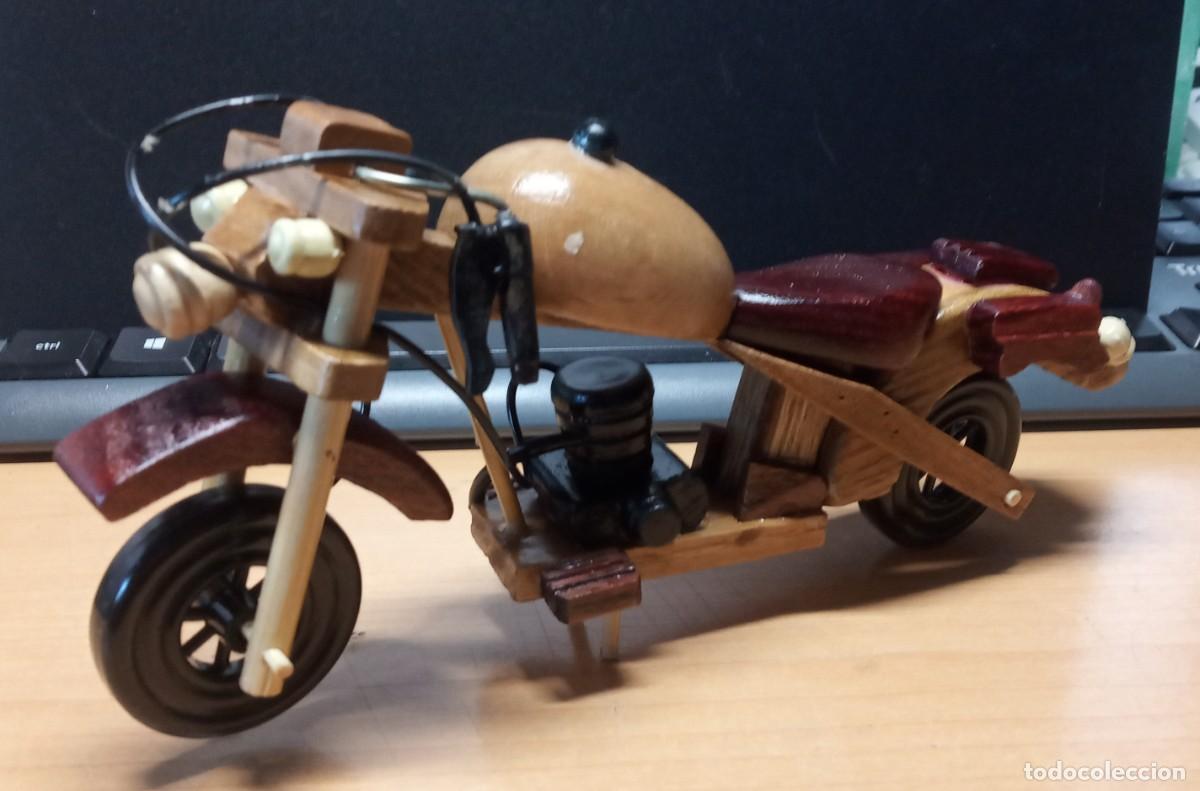 Vintage: Moto vintage decorativa de madera