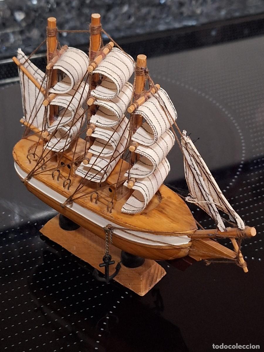 Vintage: Barco con velas de madera . - Foto 1