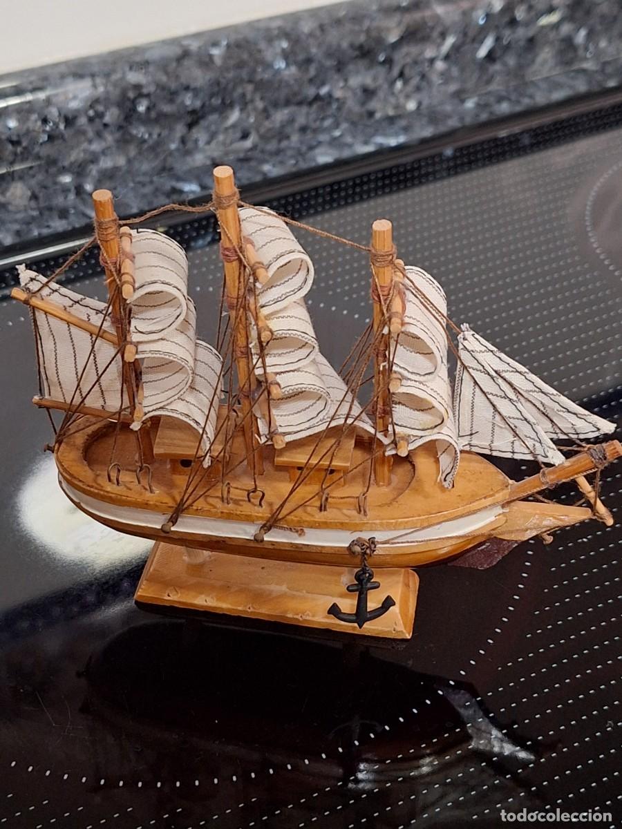 Vintage: Barco con velas de madera . - Foto 1