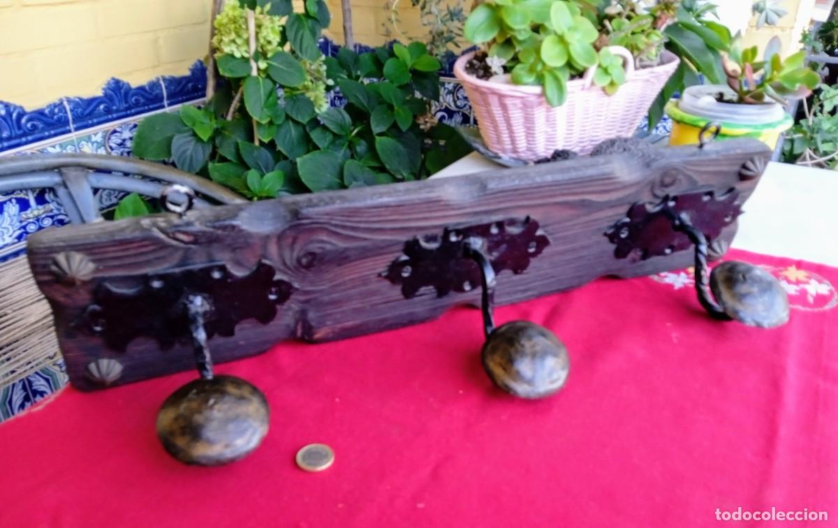 Vintage: Perchero antiguo de hierro y madera - Foto 2