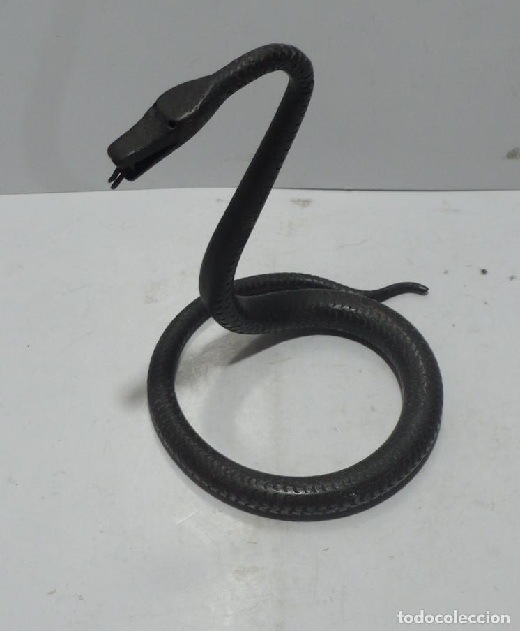 Vintage: PEQUE&Ntilde;A SERPIENTE EN METAL - Foto 3