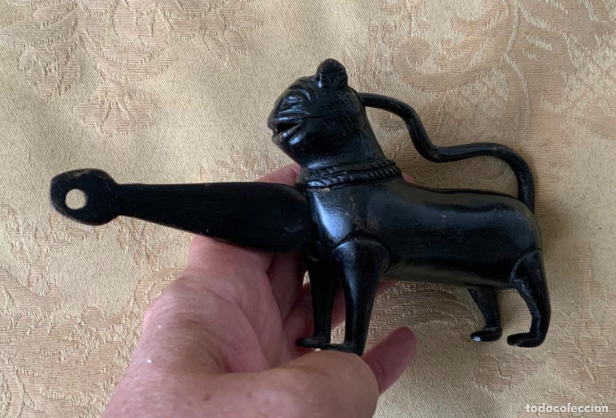 Vintage: ANTIGUO CANDADO BRONCE LE&Oacute;N - Foto 2