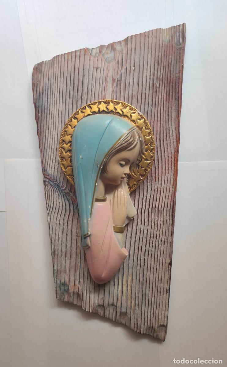 Vintage: TABLA R&Uacute;STICA TRABAJADA CON VIRGEN ESCAYOLA - Foto 1