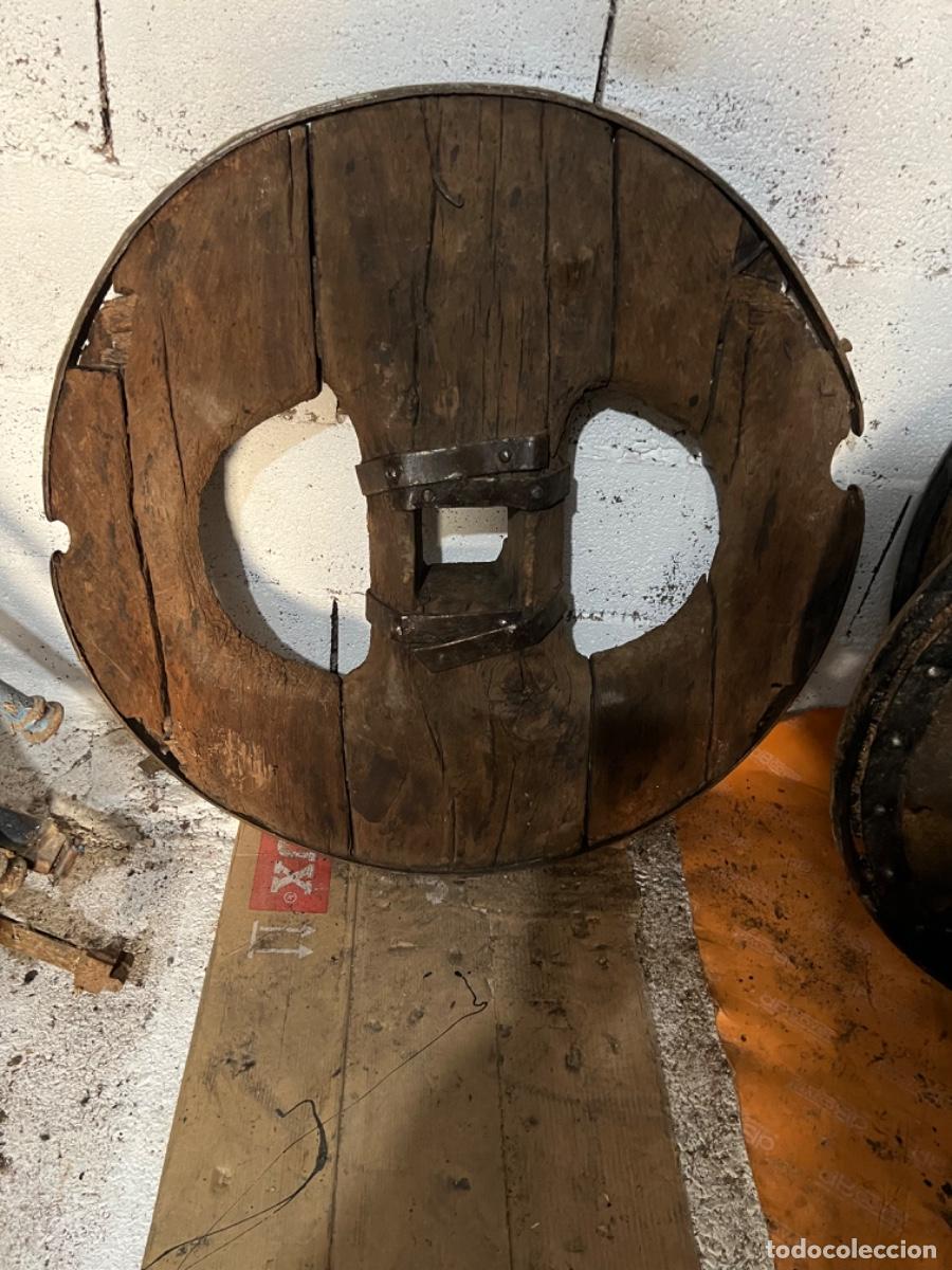 Vintage: RUEDA MADERA ANTIGUA - Foto 2