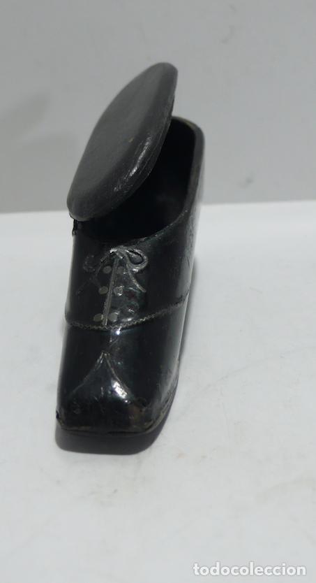 Vintage: PEQUE&Ntilde;O ZAPATITO DE MADERA - Foto 3