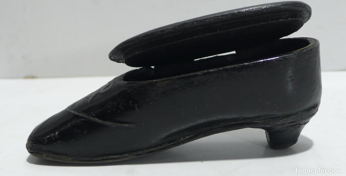Vintage: PEQUE&Ntilde;O ZAPATITO DE MADERA - Foto 4